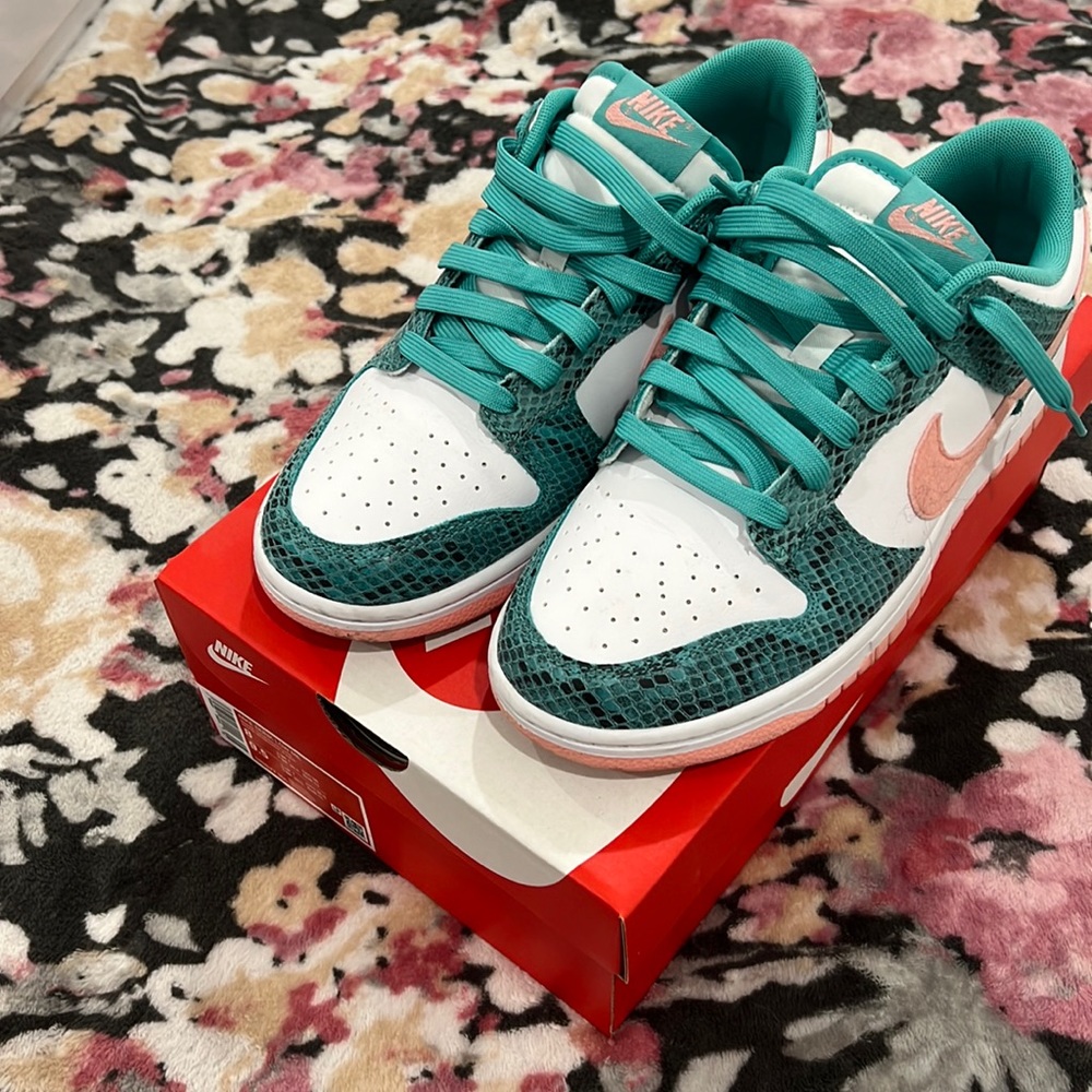 Nike dunk low teal snake and coral size woman’s 9.5